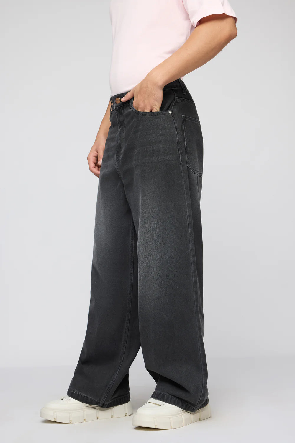 Classic Phantom Black Men’s Baggy Straight Jeans with Timeless Style and Comfortable Fit