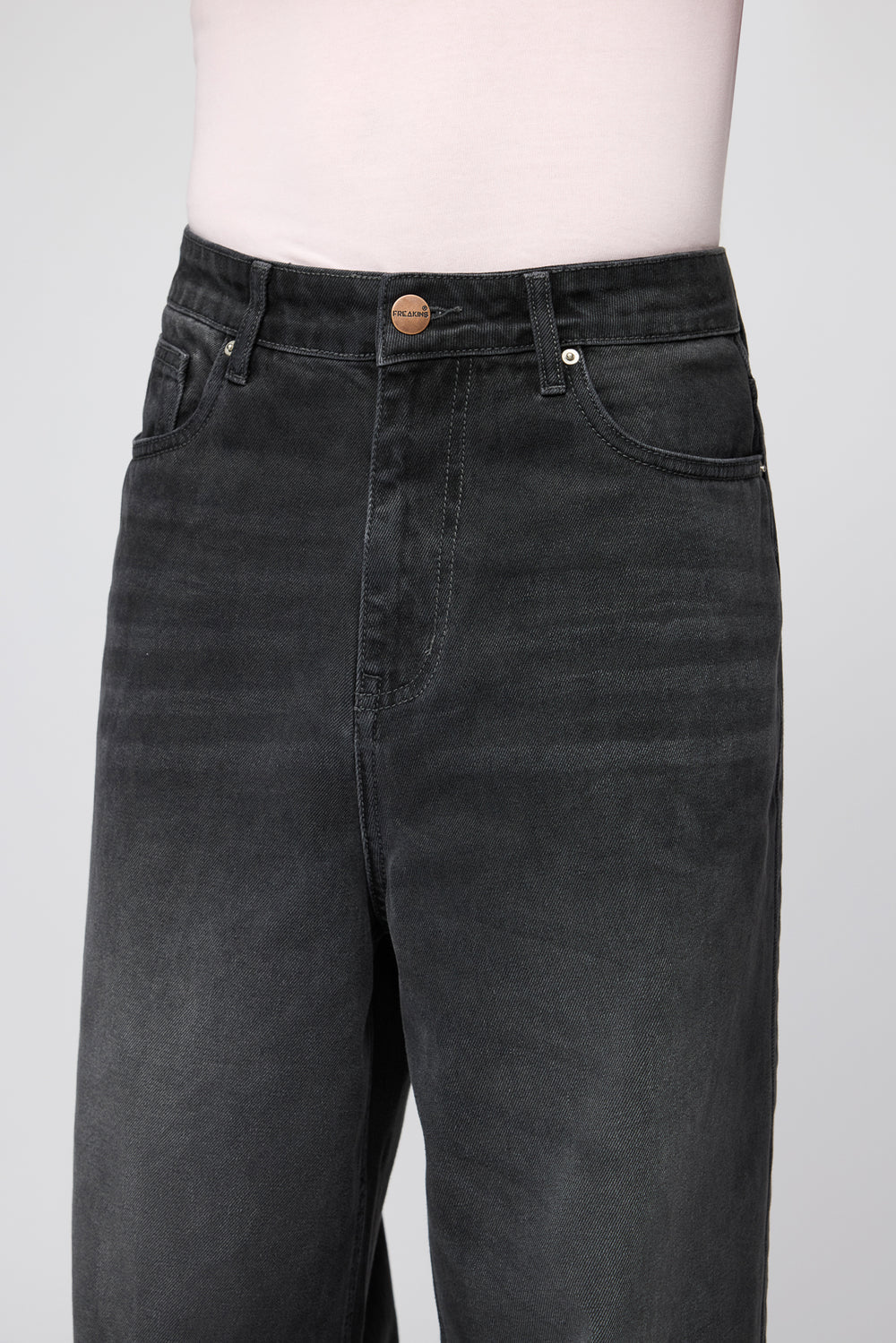Classic Phantom Black Men’s Baggy Straight Jeans with Timeless Style and Comfortable Fit