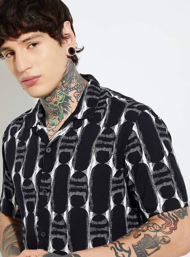 Stylish Men’s Printed Resort Shirt with Vibrant Patterns and Soft Fabric