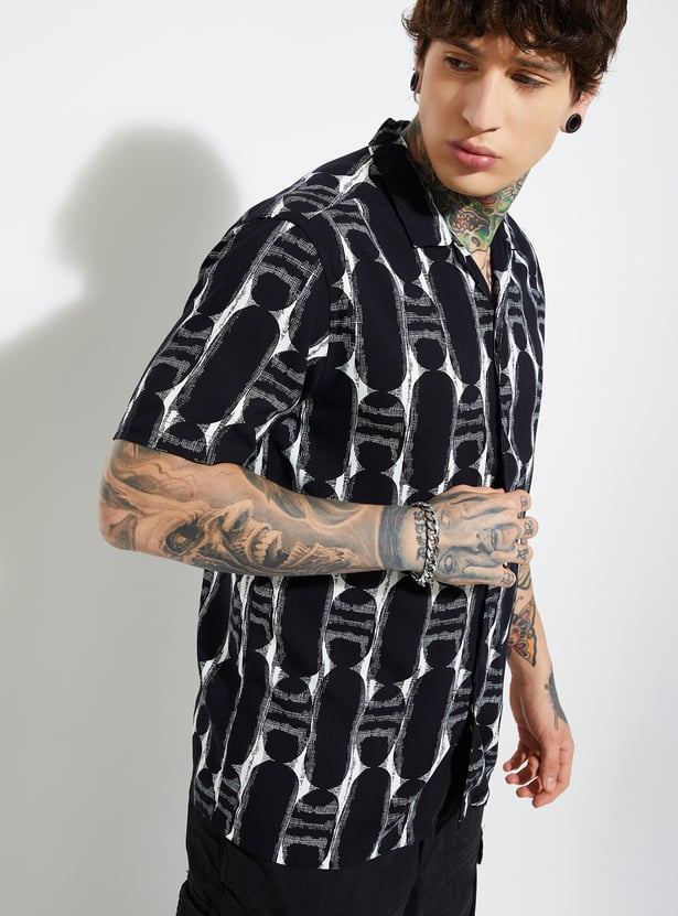 Stylish Men’s Printed Resort Shirt with Vibrant Patterns and Soft Fabric