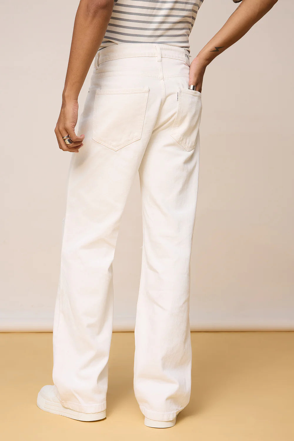 Versatile White Knee Ripped Men’s Jeans for Travel, Casual Outings, and Everyday Wear