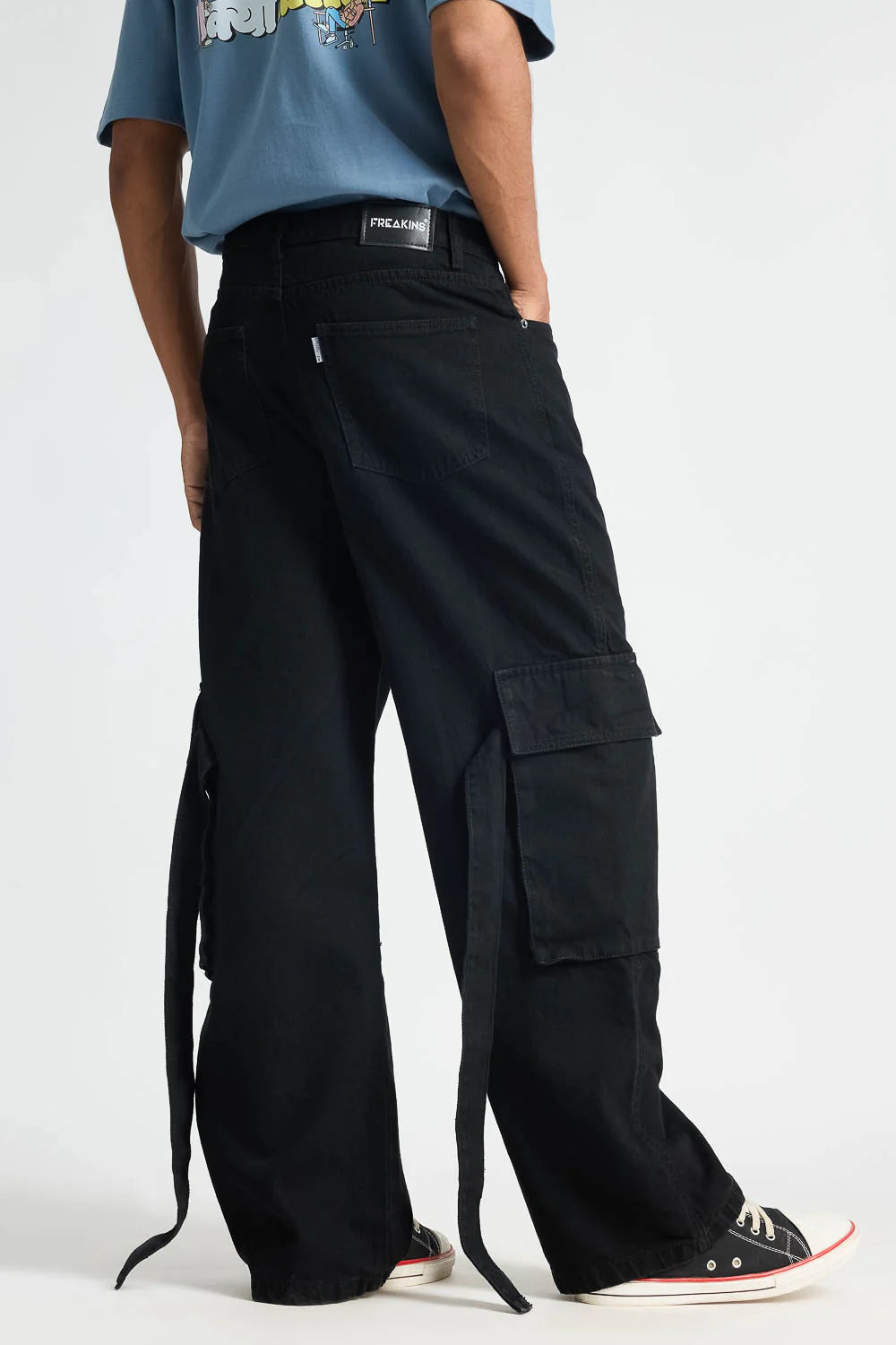Stylish Charcoal Men’s Baggy Cargo Jeans with Functional Pockets and Durable Fabric