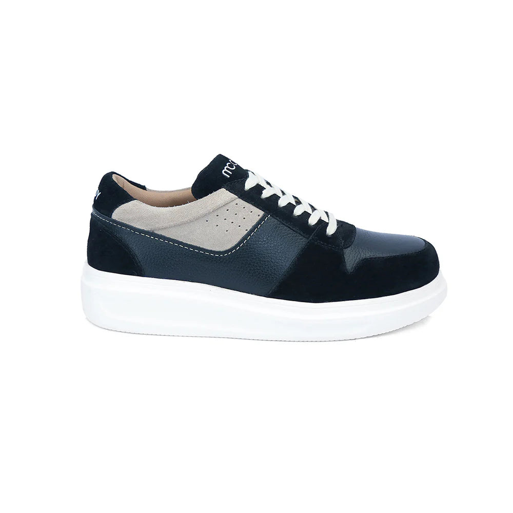 Modern Black Men’s Sneakers with Trendy Look for Casual and Streetwear Outfits