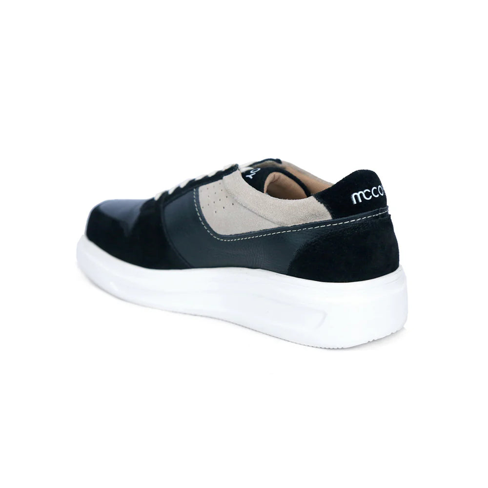 Modern Black Men’s Sneakers with Trendy Look for Casual and Streetwear Outfits
