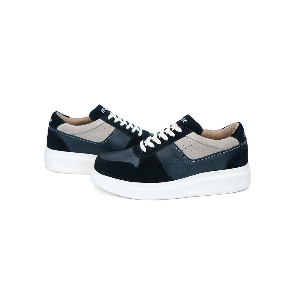Modern Black Men’s Sneakers with Trendy Look for Casual and Streetwear Outfits