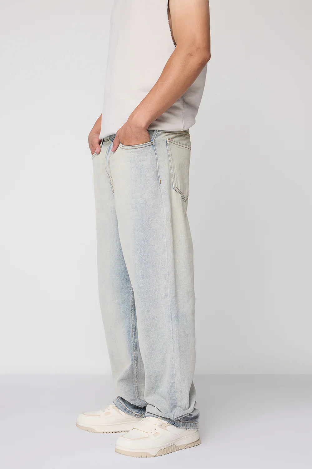 Urban Wash Blue Men’s Baggy Straight Jeans with Sleek Design, Comfortable Fit, and Everyday Appeal