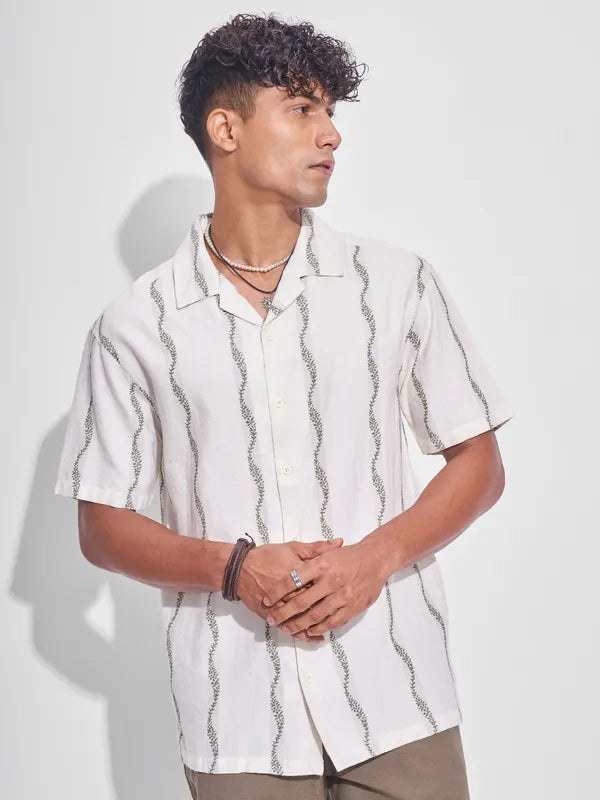 Comfortable Men’s Cream Printed Relaxed Fit Casual Shirt