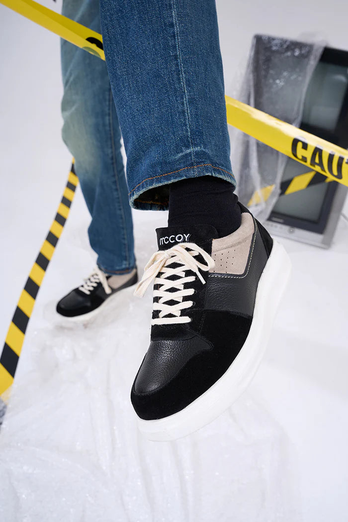 Modern Black Men’s Sneakers with Trendy Look for Casual and Streetwear Outfits