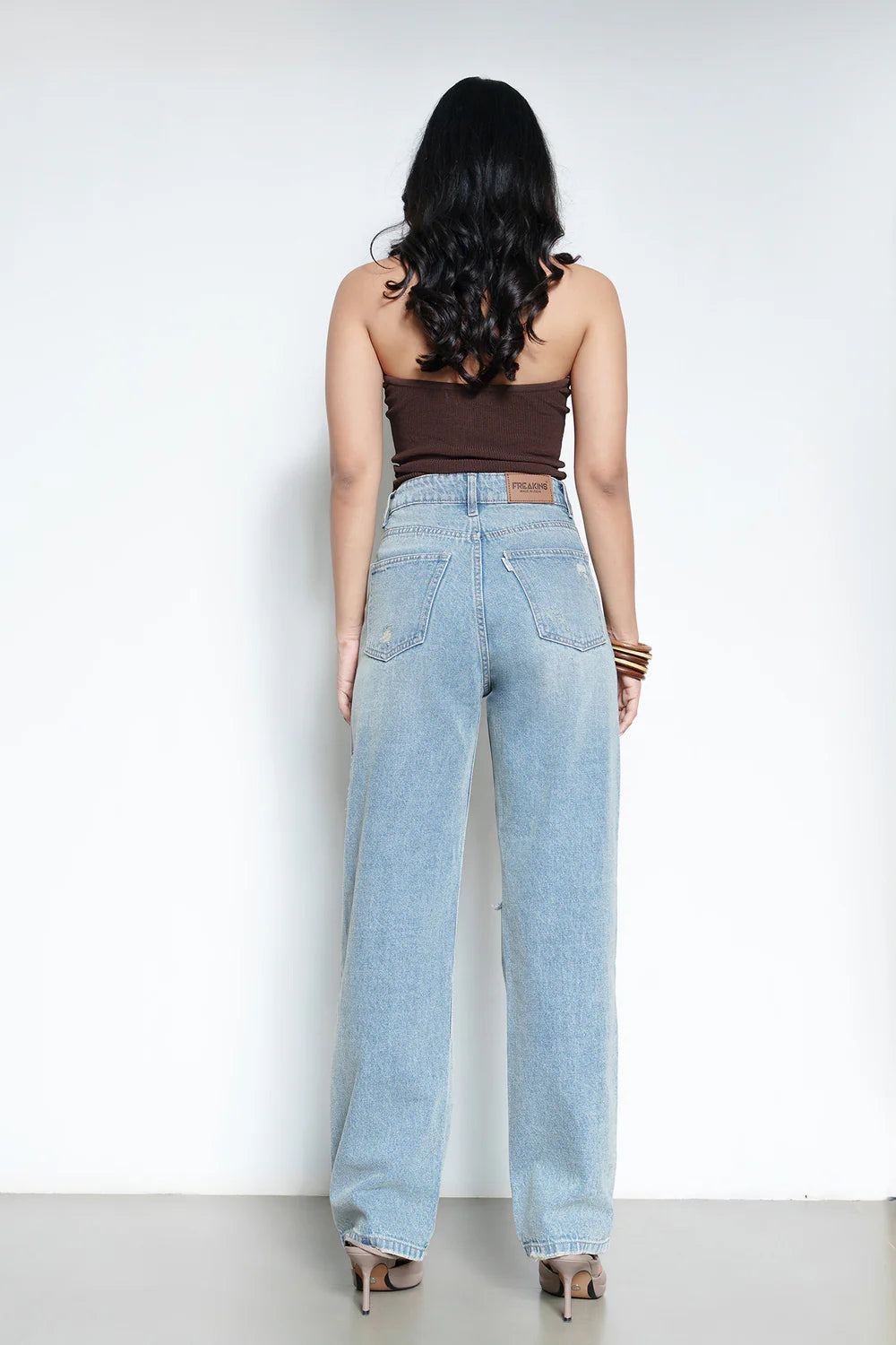 Easy Blue Distressed Straight-Leg Jeans for Women with Casual Relaxed Style