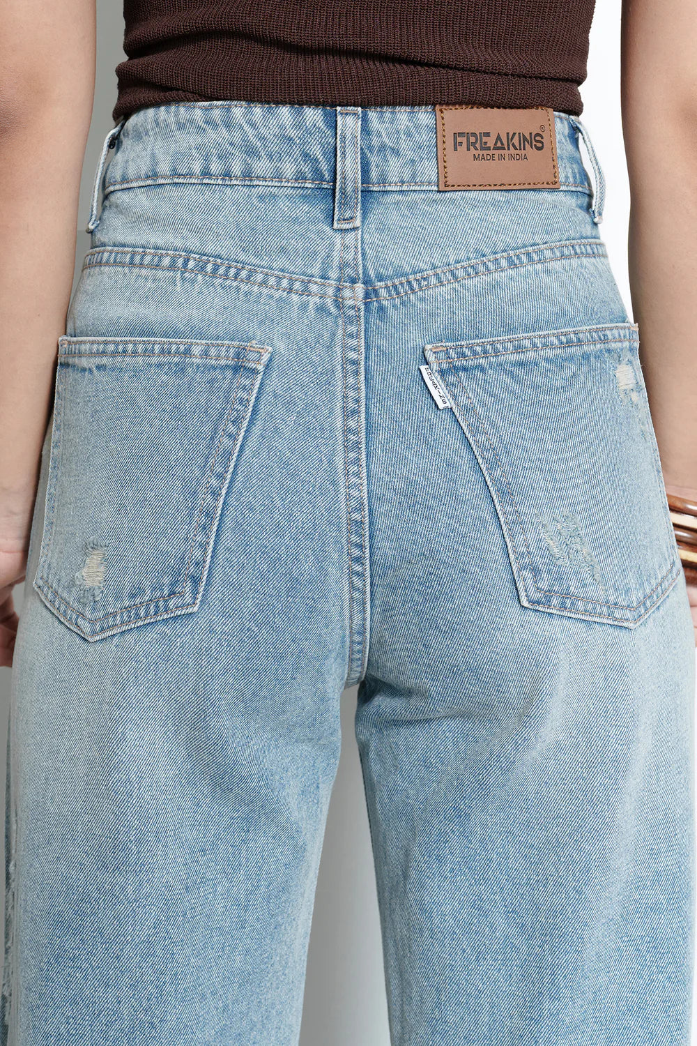 Easy Blue Distressed Straight-Leg Jeans for Women with Casual Relaxed Style