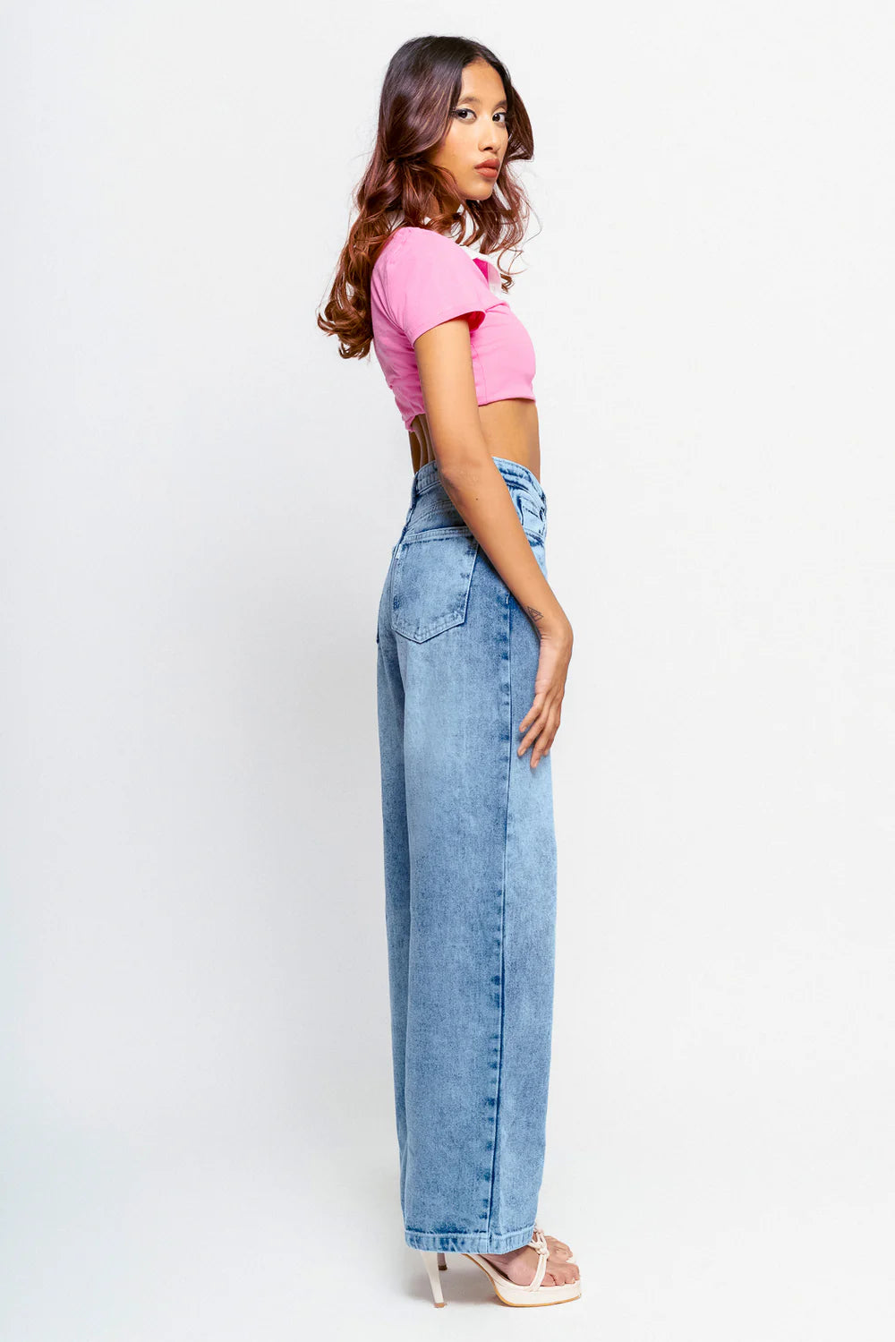 Blue Washed Straight-Leg Jeans for Women with Casual Everyday Style