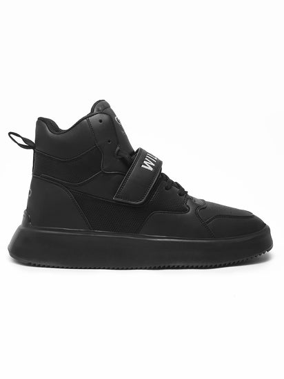 Stylish Wild Divine Black Men’s Sneakers with Sleek Design and Modern Street Style Look