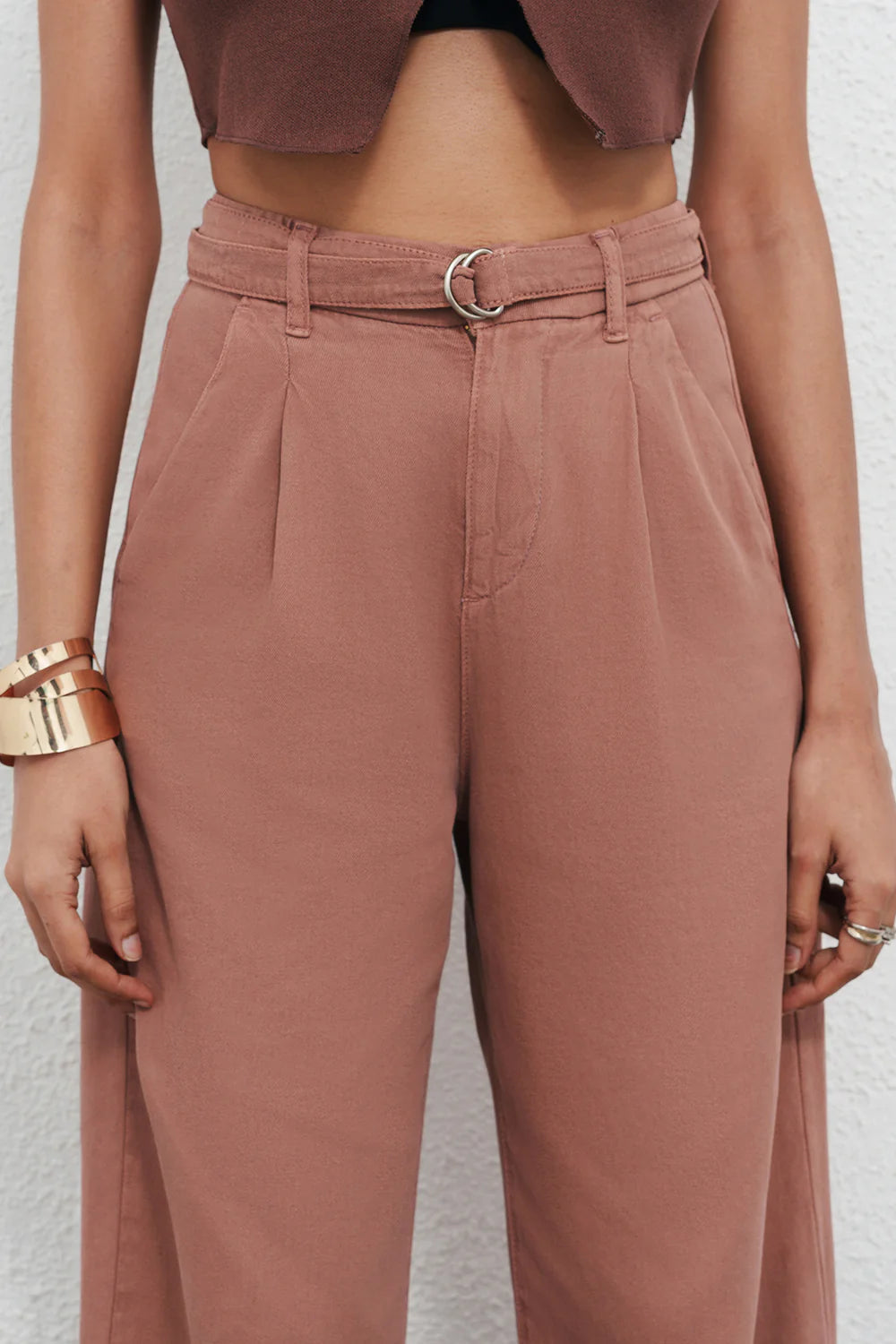 Women’s Murky Pink Belted Straight Jeans with High-Rise Fit and Modern Style