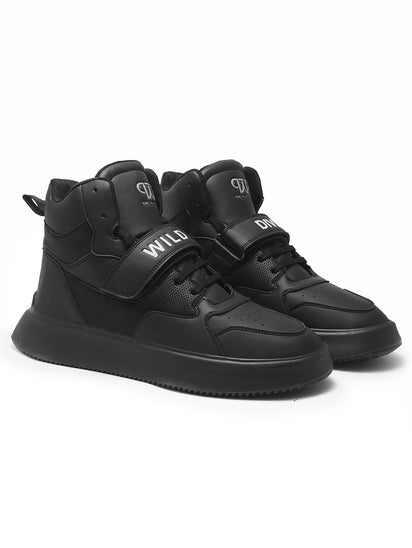 Stylish Wild Divine Black Men’s Sneakers with Sleek Design and Modern Street Style Look