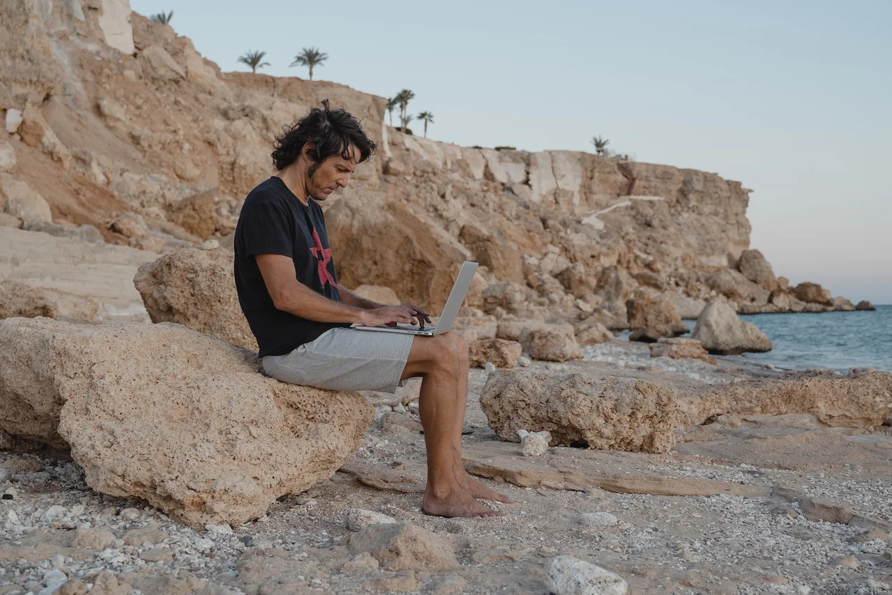 How Do You Work While Traveling? Tips for the Modern Digital Nomad