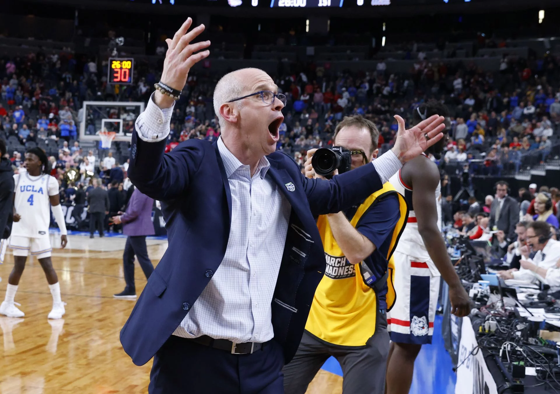 Unraveling the Connection: Are Dan Hurley and Bobby Hurley Related? A Look into the Lives of Two NCAA Basketball Coaches