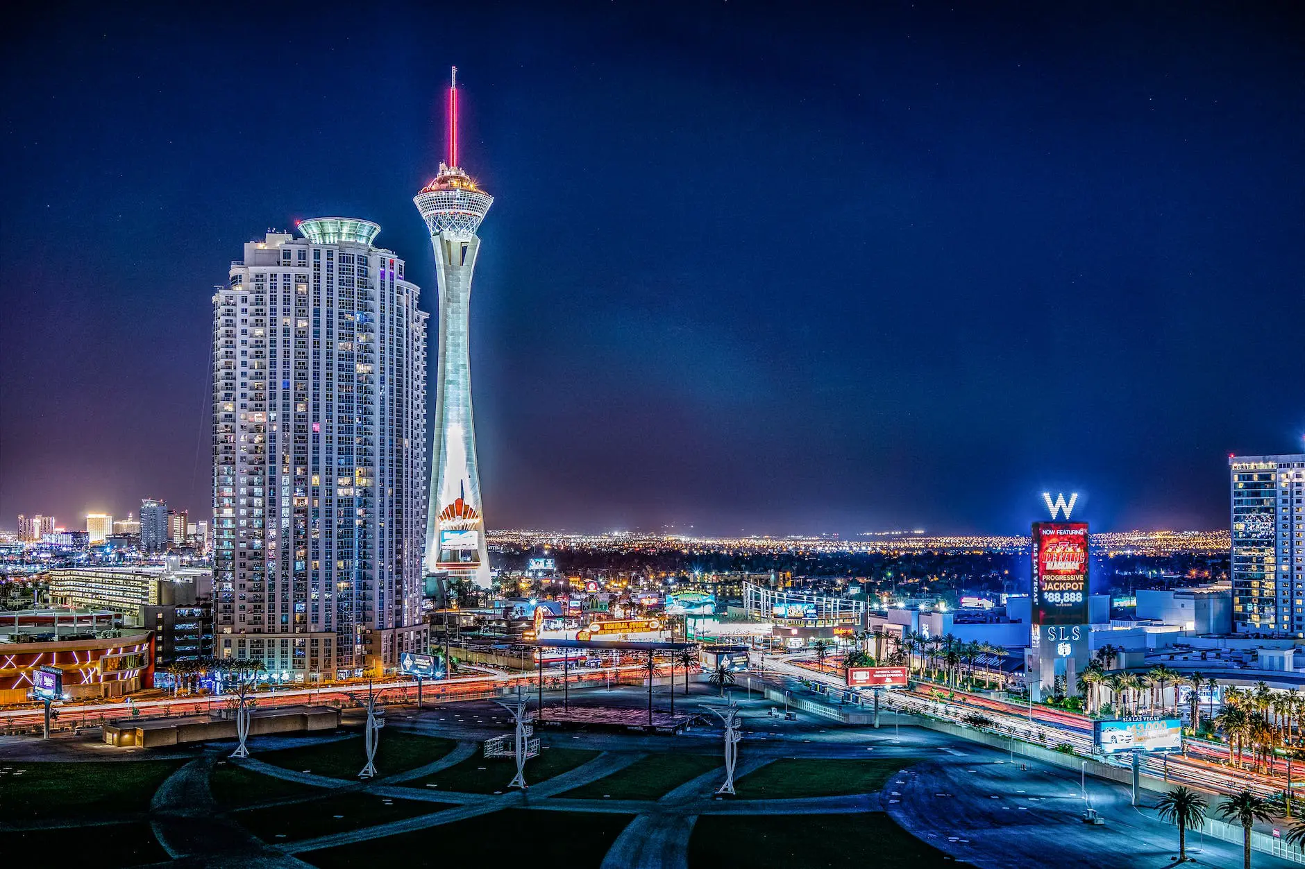 Iconic Casinos, Casino Gaming Enthusiasts, Casino Experience, Luxury Casinos